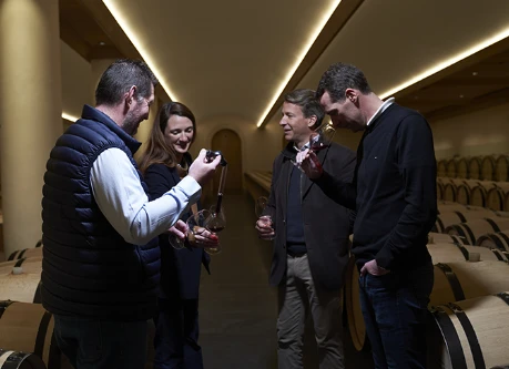 Baroness Philippine de Rothschild und ihre Kinder Philippe, Camille und Julien